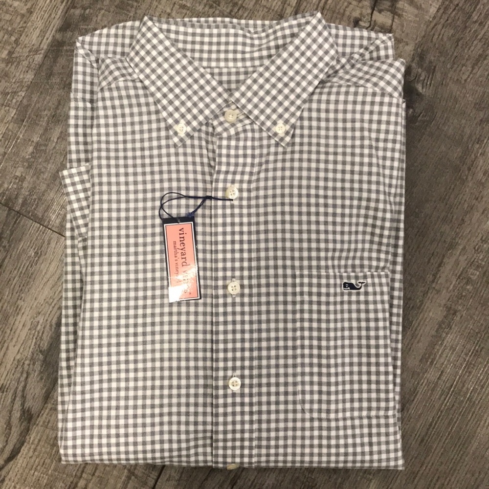 NWT Vineyard Vines button down shirt (Men’s M)